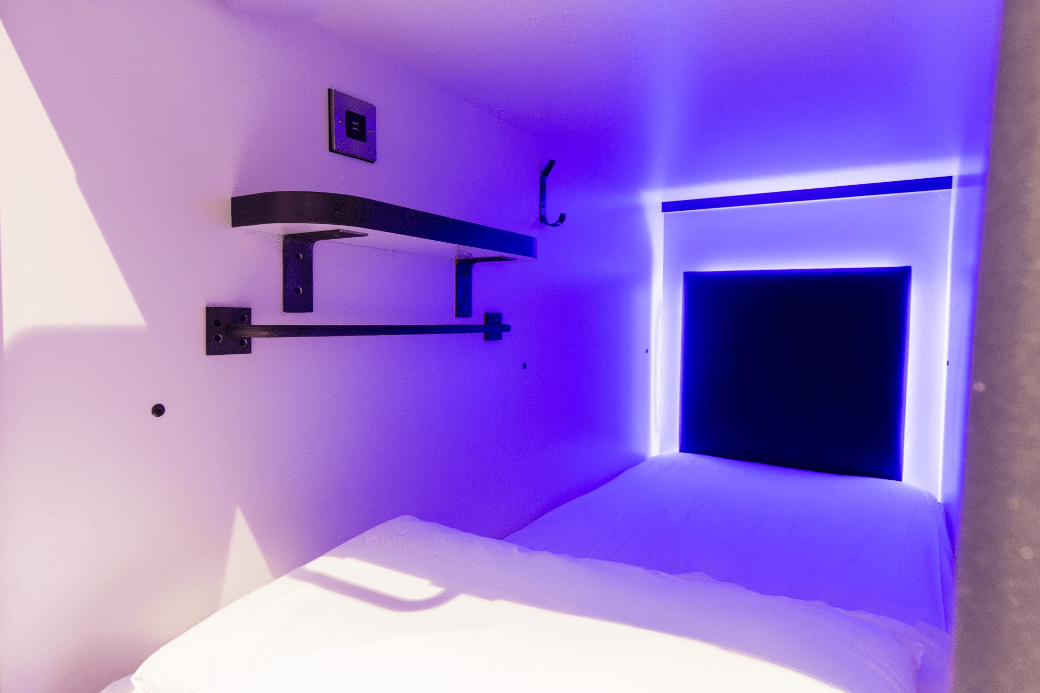 code pod hostel beds, capsule hostel in edinburgh, capsule hostel in dublin